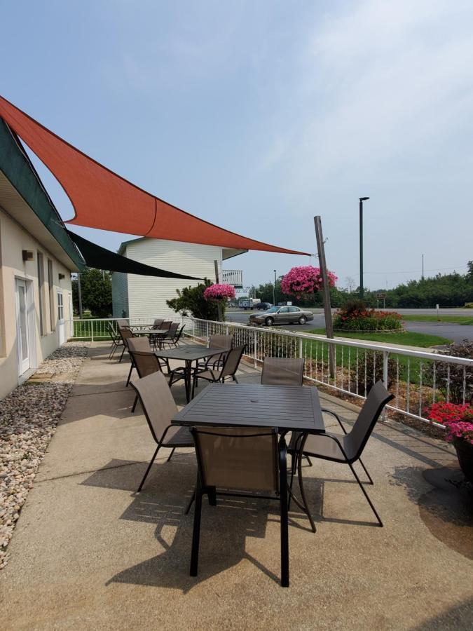 Voyager Inn St. Ignace Exterior foto