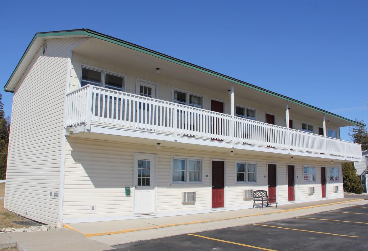 Voyager Inn St. Ignace Exterior foto