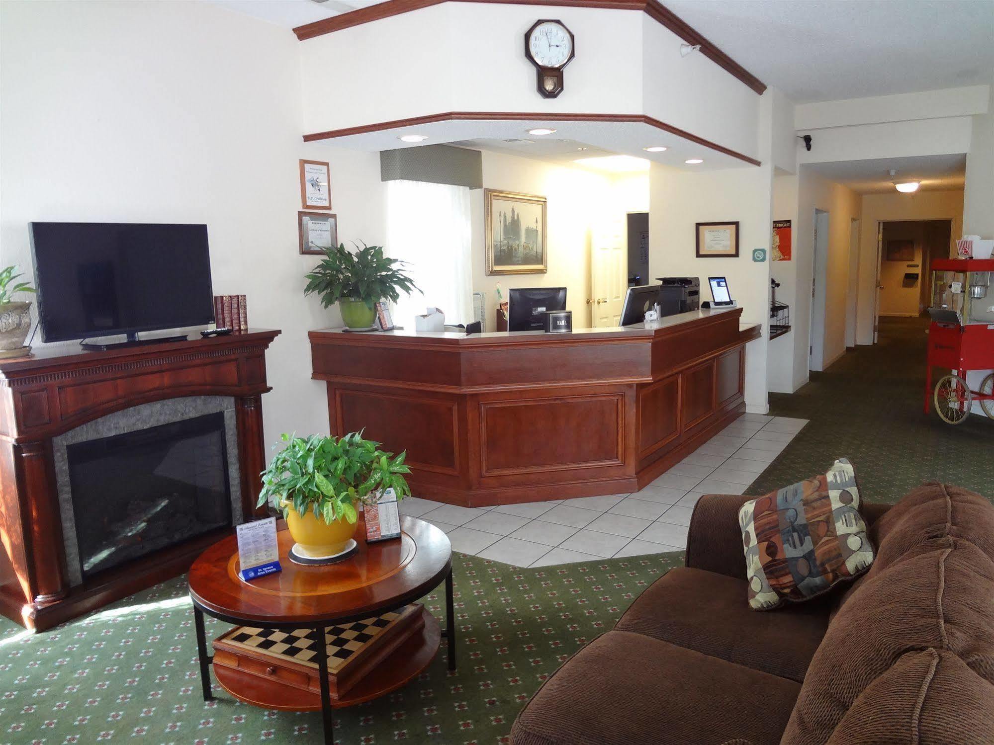 Voyager Inn St. Ignace Exterior foto